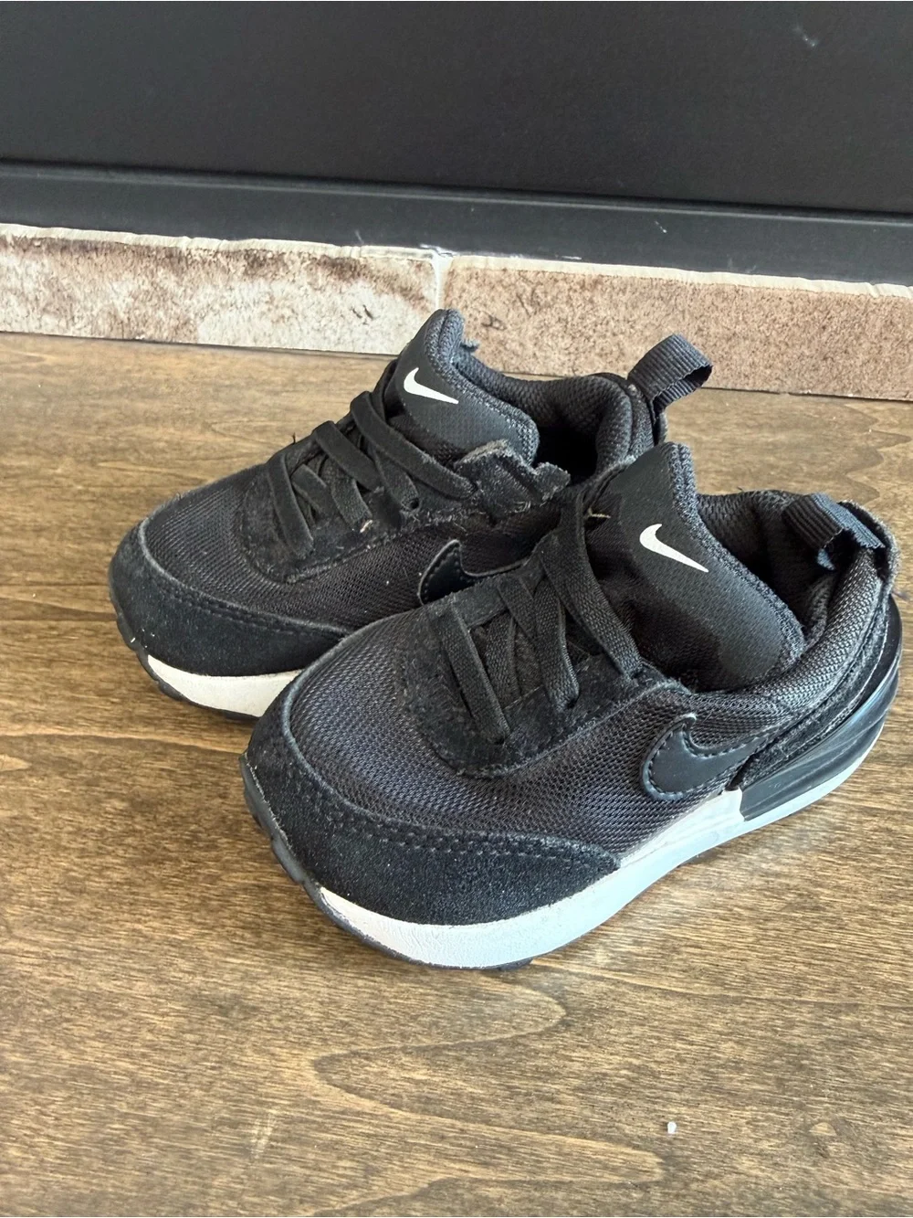 Nike Kids Slip On Athletic Sneaker Black White US 5C EU 21 DC0479-001